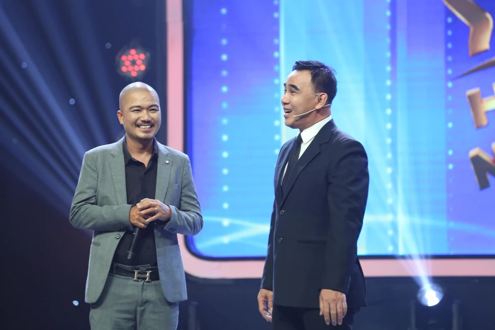 Anh Long và MC Quyền Linh.