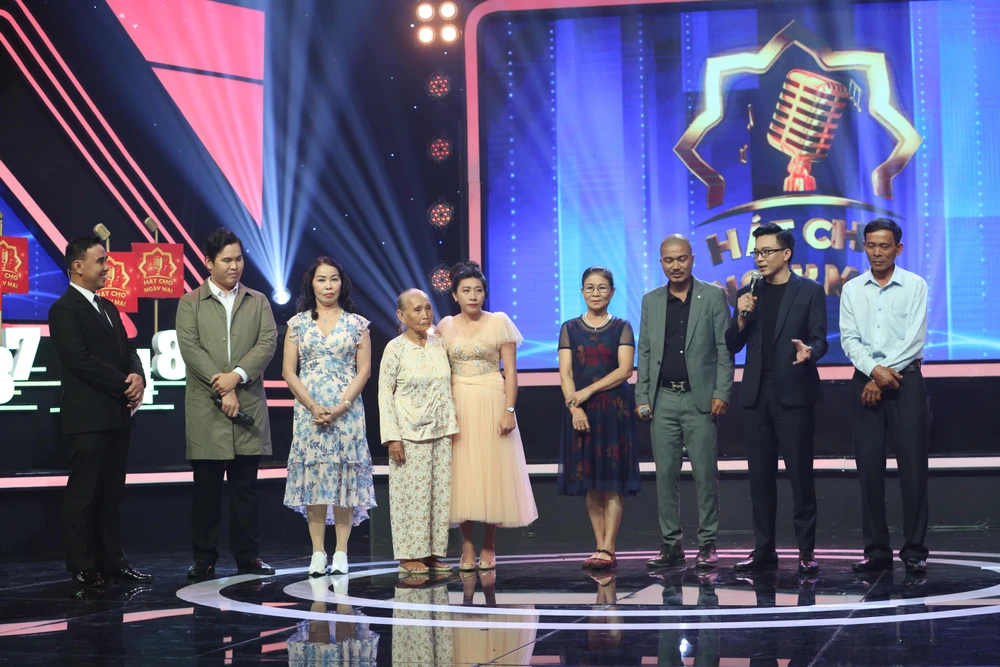 Các nhân vật tại buổi gala. Ảnh: CTCC