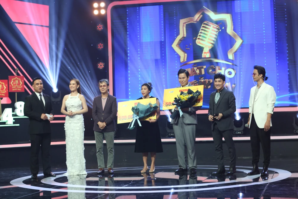 Bác sĩ Nguyễn Lê Bảo và Điều dưỡng Võ Thị Út.