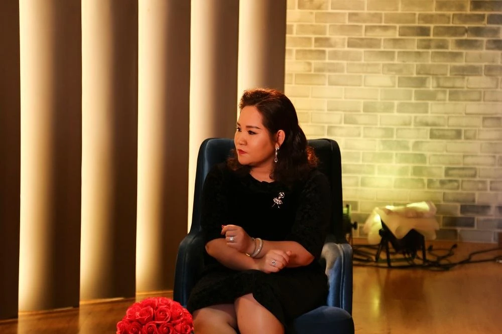 Tiến sĩ tâm lý Tô Nhi A tư vấn trong chương trình.