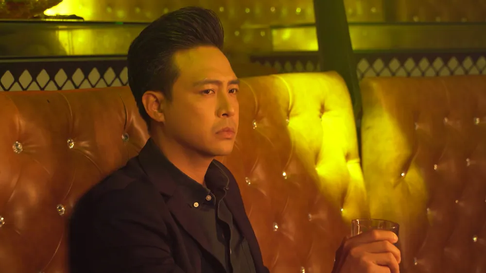 Khôi tranh luận với Tuyết.