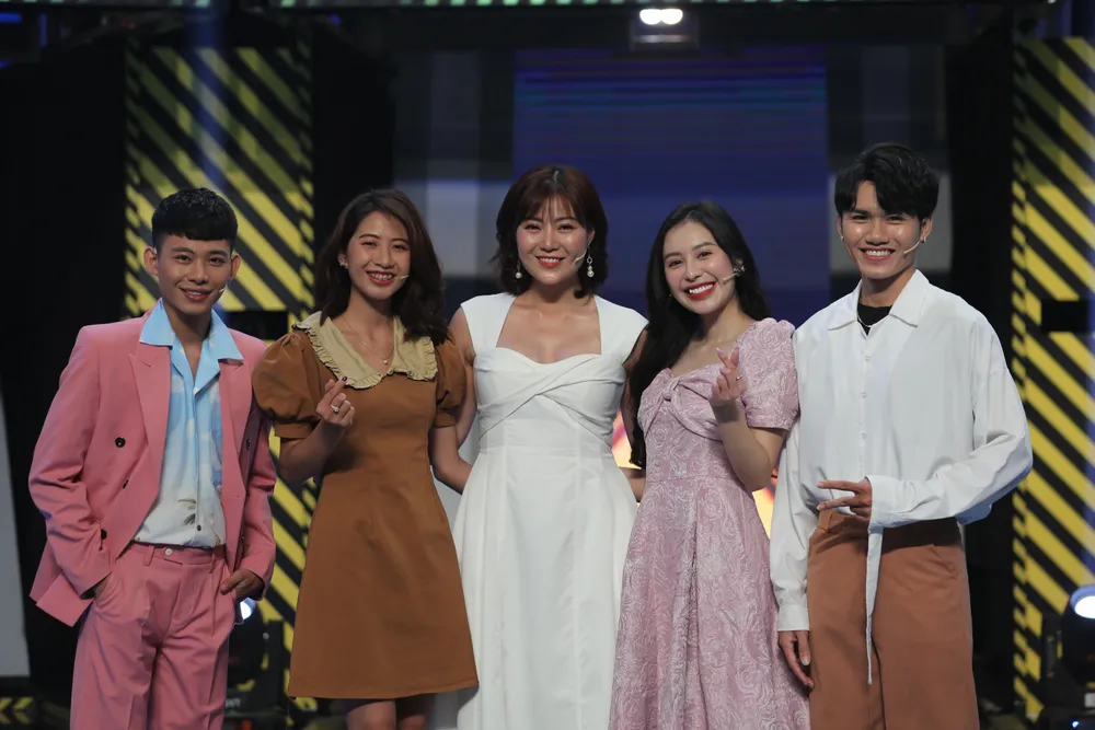 Đội Tự tin với đội trưởng Thanh Hương. Đội Tự tin với đội trưởng Thanh Hương.