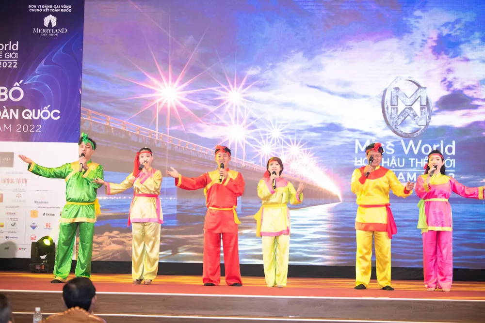 Tiết mục bài chòi.