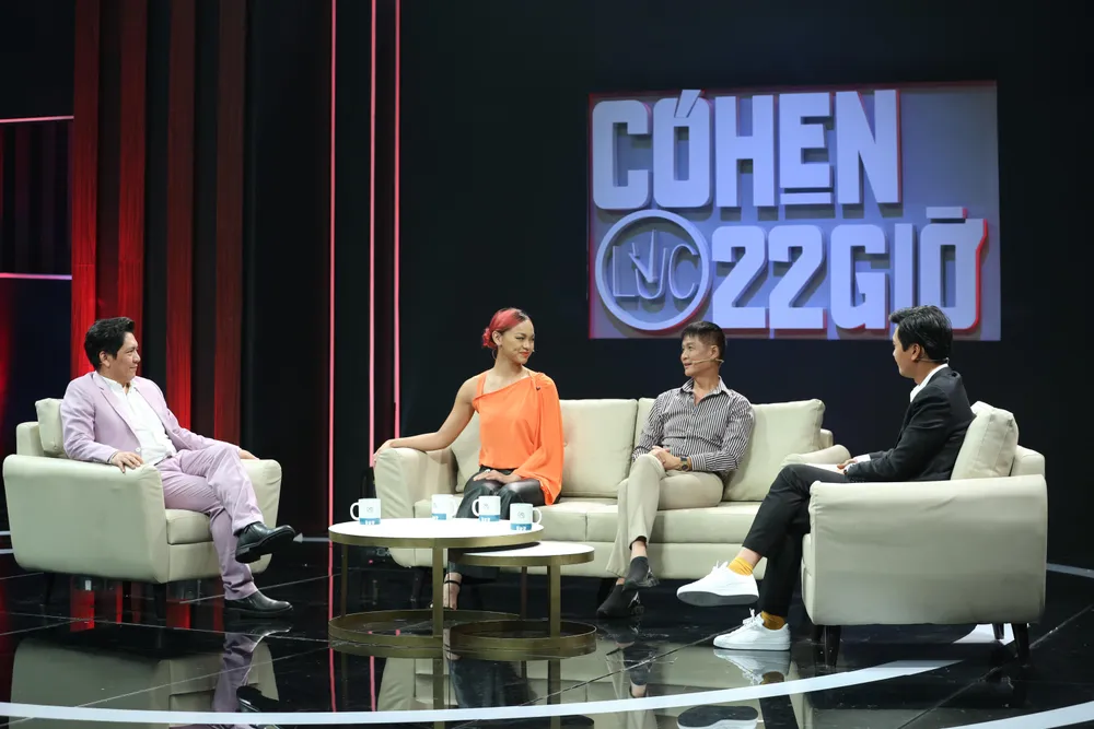 Các nhân vật trao đổi trong chương trình.