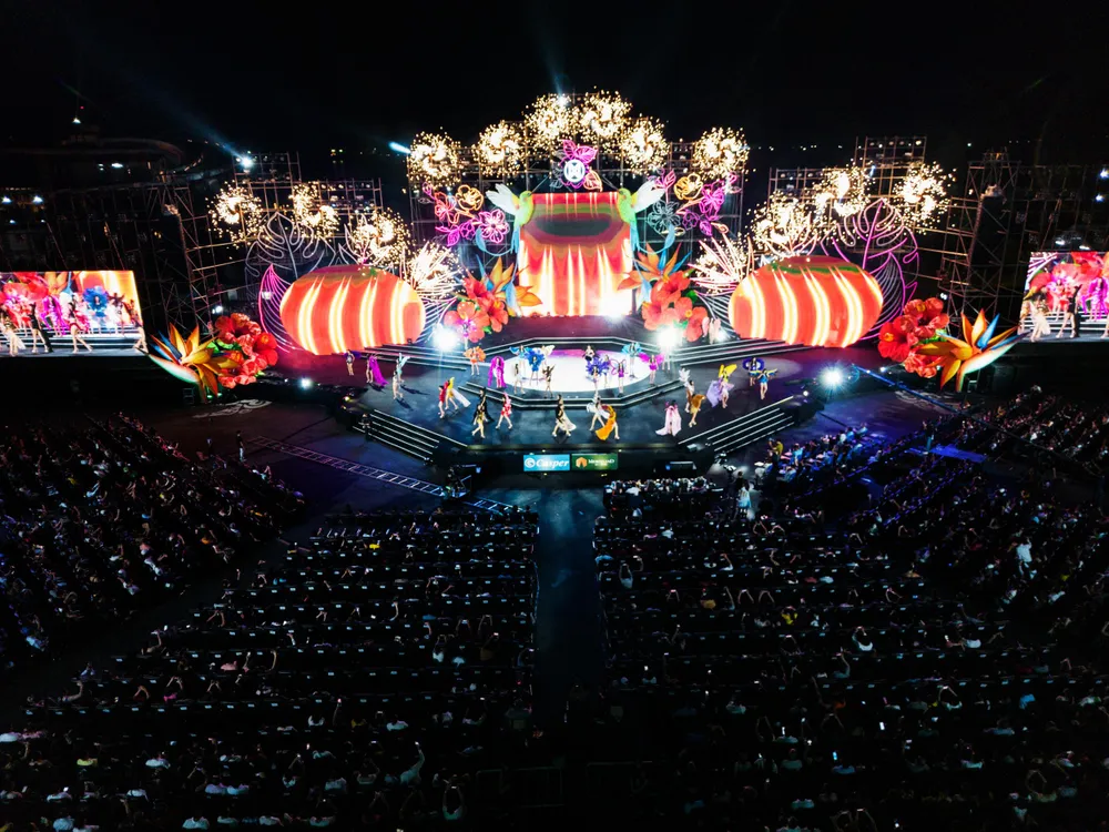 Hình ảnh sân khấu tại đêm trình diễn. Ảnh: SV