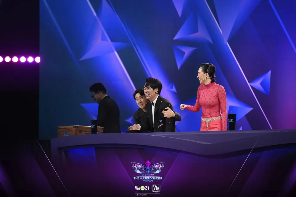 Cố vấn trao đổi trong chương trình. Cố vấn trao đổi trong chương trình.