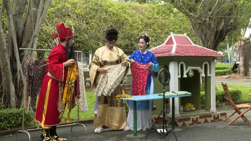 Các diễn viên trong chương trình. Ảnh: CTCC