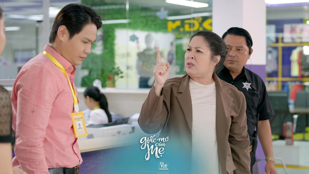 Bà Thanh lên công ty để giải quyết.