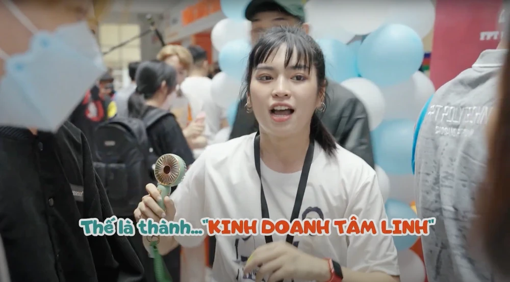 Không bán được hàng, Khánh Vân chuyển sang hình thức kinh doanh lạ. Không bán được hàng, Khánh Vân chuyển sang hình thức kinh doanh lạ.