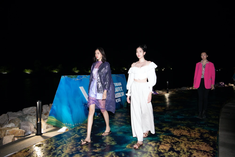 Thí sinh tập luyện trong chương trình.