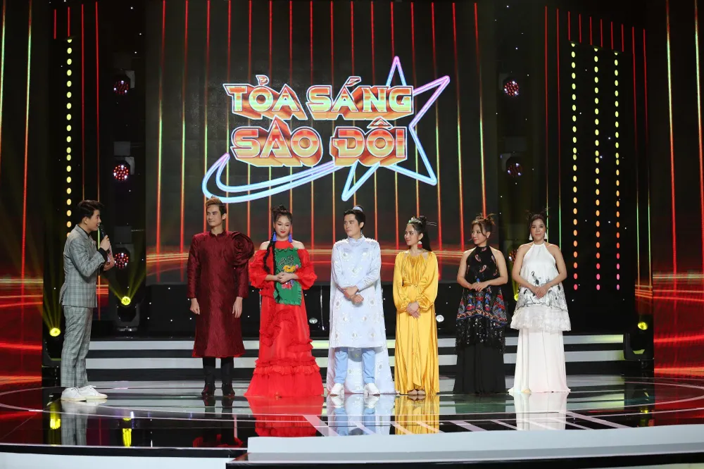 Ba cặp thí sinh trong chương trình. Ba cặp thí sinh trong chương trình.