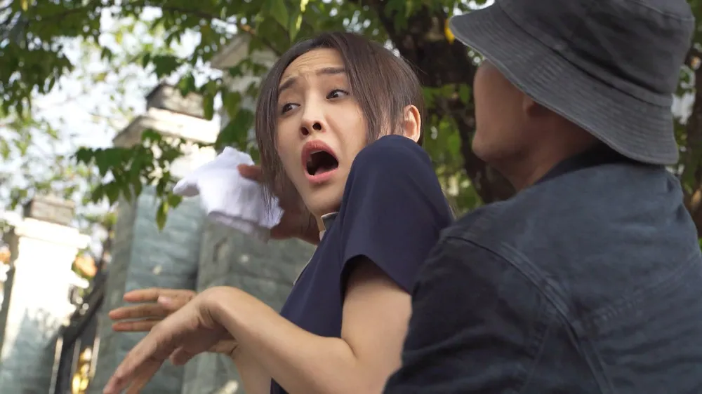 Đăng Khôi bắt cóc Hải Yến. Đăng Khôi bắt cóc Hải Yến.