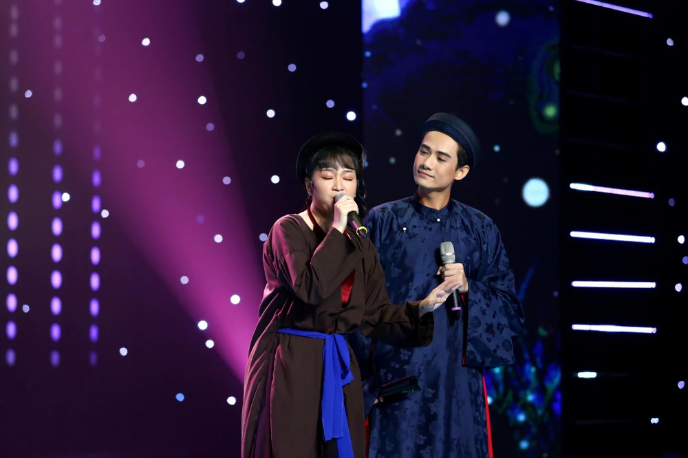 Cặp đôi với những tiết mục khác nhau. Cặp đôi với những tiết mục khác nhau.