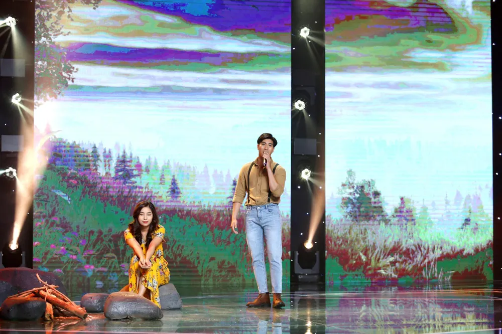 Hoàng Ngọc Sơn với một tiết mục khác. Hoàng Ngọc Sơn với một tiết mục khác.