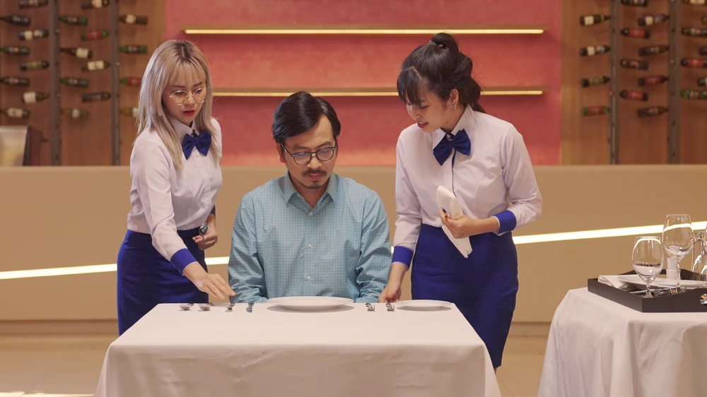 Cả Khánh Vân và MisThy loay hoay không biết làm thế nào cho đúng ý thầy… Cả Khánh Vân và MisThy loay hoay không biết làm thế nào cho đúng ý thầy…