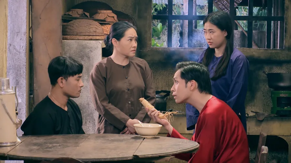 Lương đem nhân sâm xuống nấu cho Thành ăn. Lương đem nhân sâm xuống nấu cho Thành ăn.