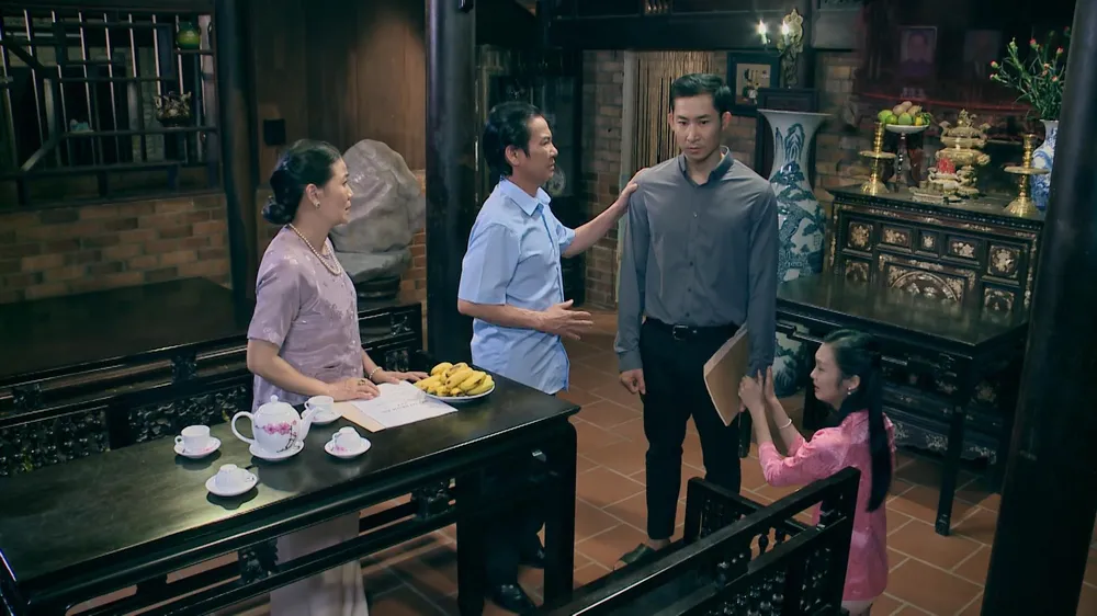 Hình ảnh bên nhà Hồng. Hình ảnh bên nhà Hồng.