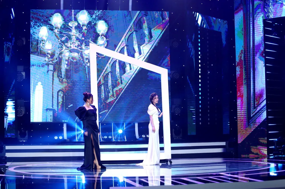 Hồng Gấm với ca khúc 'Hoa nở không màu'. Ảnh: CTCC Hồng Gấm với ca khúc 'Hoa nở không màu'. Ảnh: CTCC