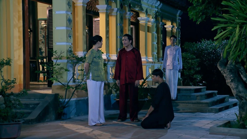 Nhờ Lương, Thành tránh được đòn roi của bà Phú.