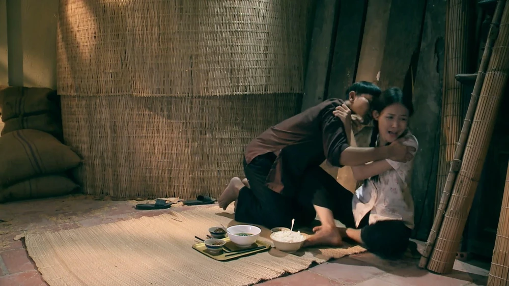 Thành có những phản ứng bất ngờ trong phim.