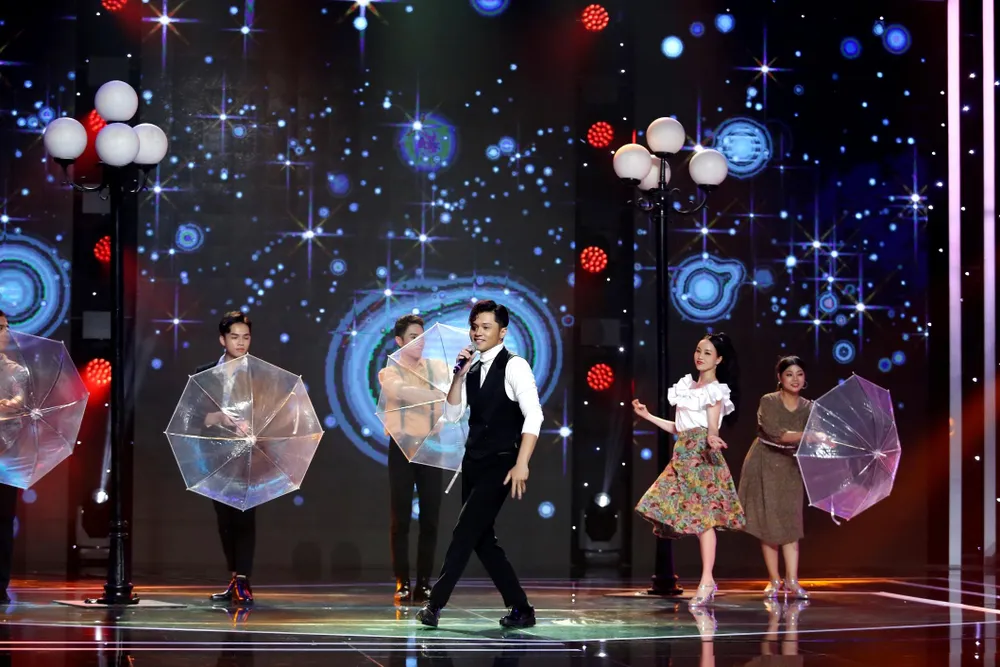 Bảo Kun với tiết mục 'Ai đưa em về'. Ảnh: CTCC Bảo Kun với tiết mục 'Ai đưa em về'. Ảnh: CTCC