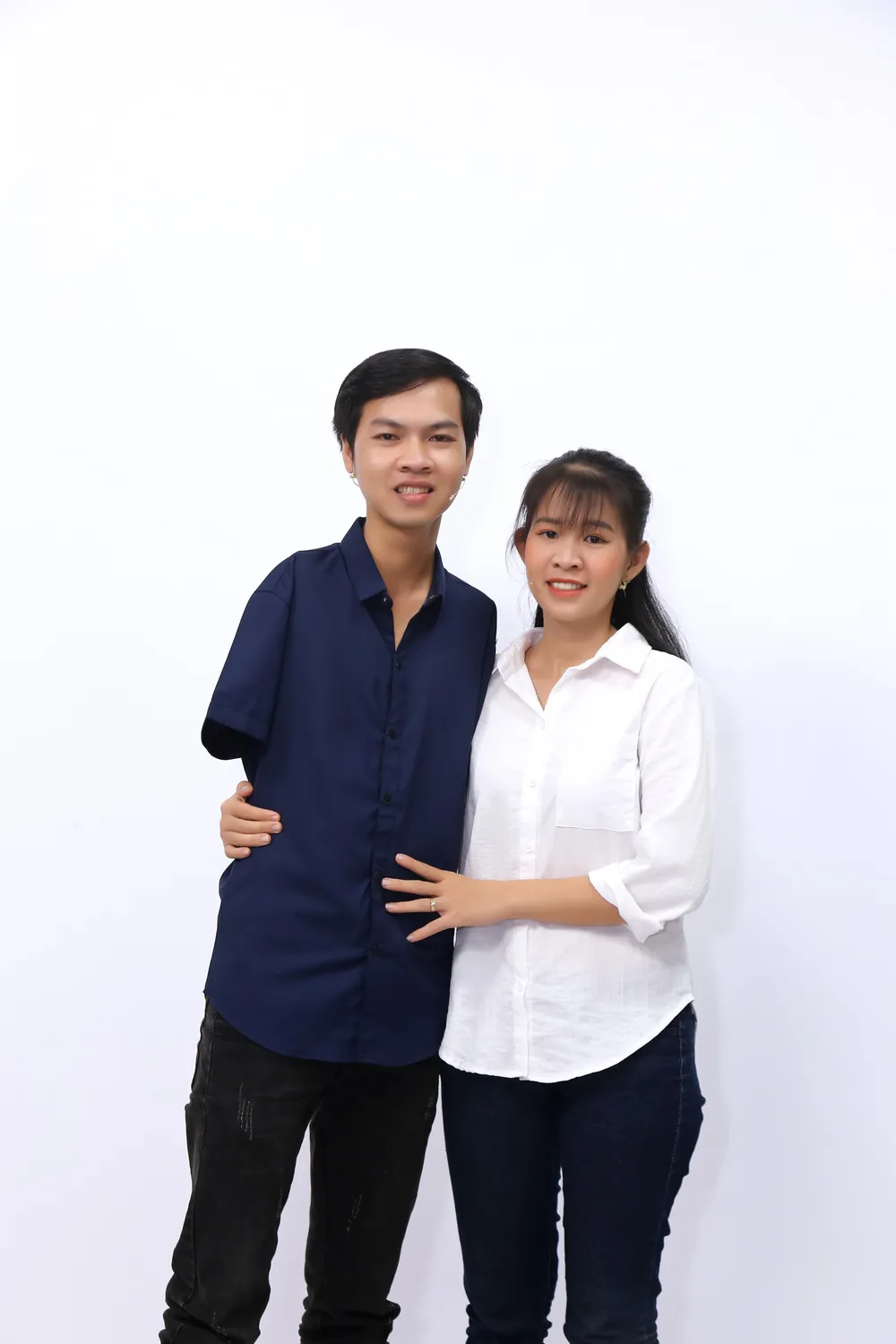 Hình ảnh vợ chồng anh Trí. Hình ảnh vợ chồng anh Trí.