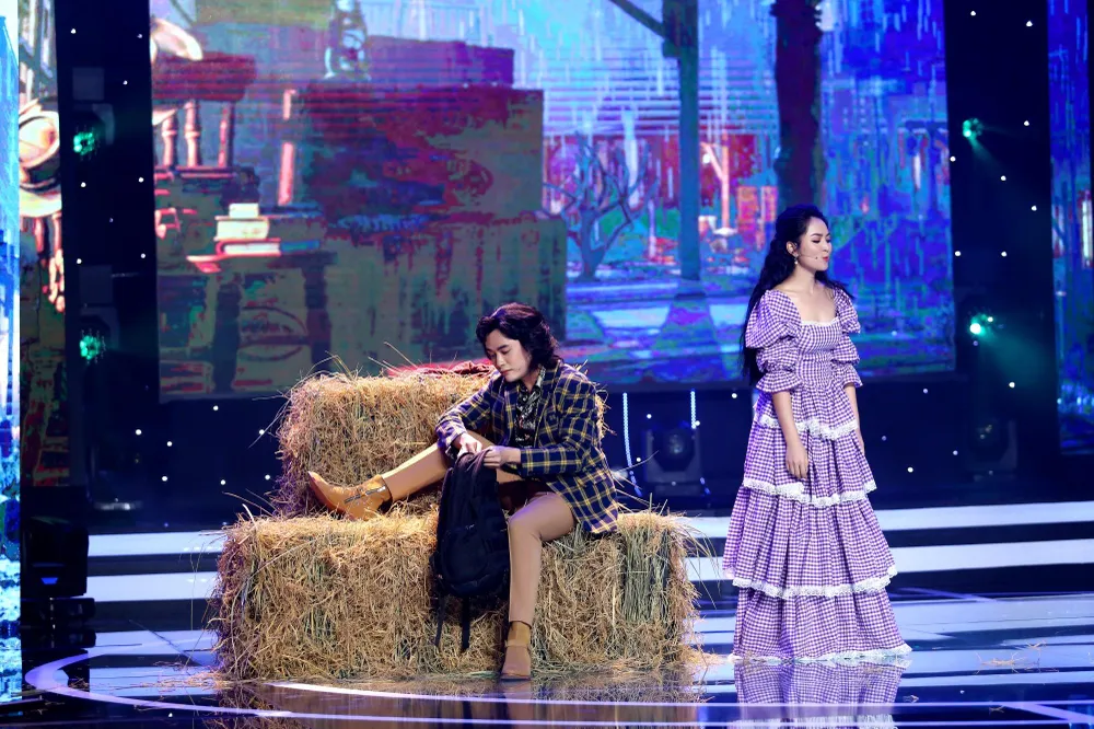 Nguyễn Duyên Quỳnh với ca khúc &apos;Ai chung tình được mãi&apos;.