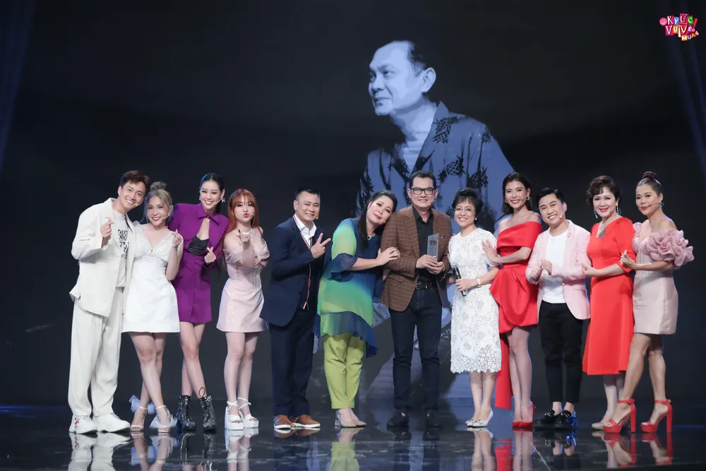 Các nghệ sĩ chụp ảnh giao lưu. Các nghệ sĩ chụp ảnh giao lưu.