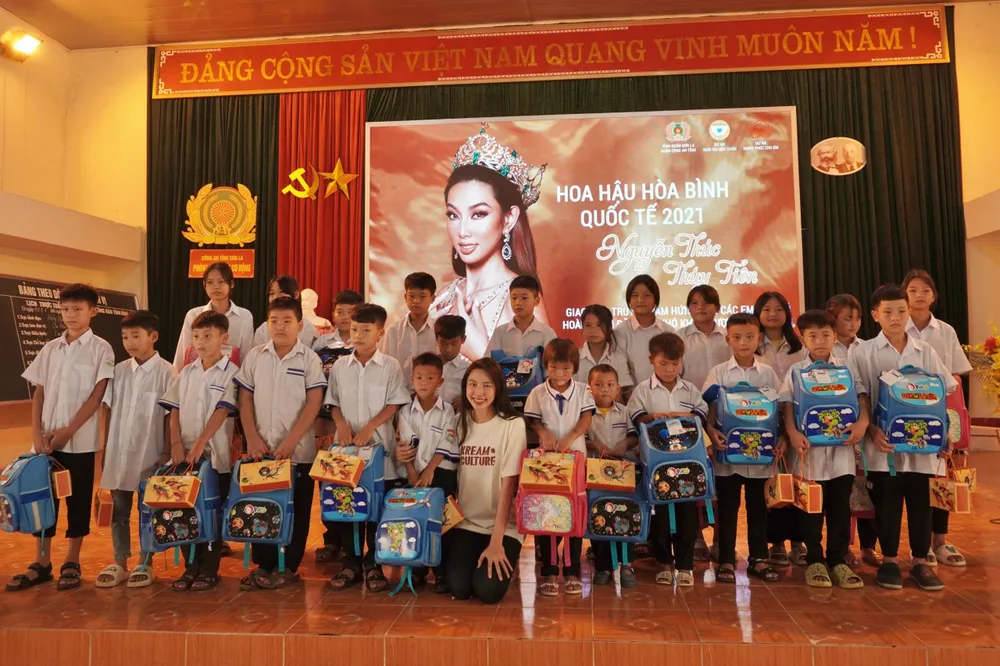 Thùy Tiên cùng dự án Nuôi em Mộc Châu.