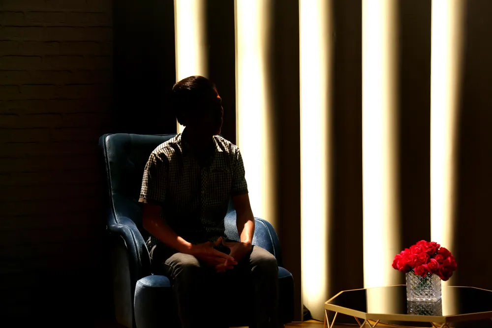 Anh Y từ chối bật đèn trong chương trình. Ảnh: CTCC