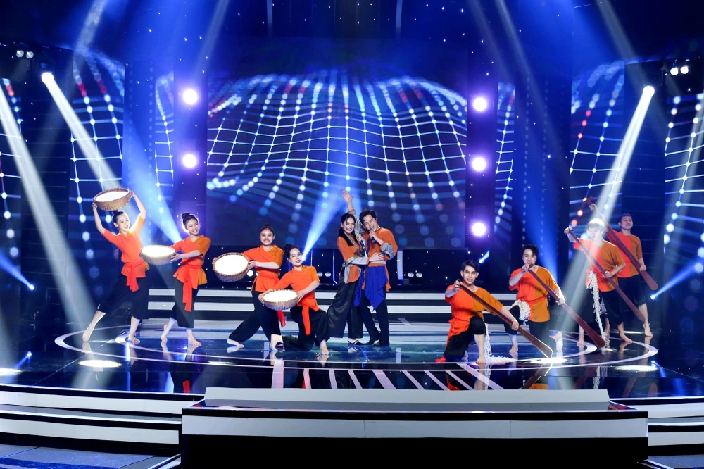 Tiết mục của Minh Sang và Nguyễn Duyên Quỳnh. Tiết mục của Minh Sang và Nguyễn Duyên Quỳnh.