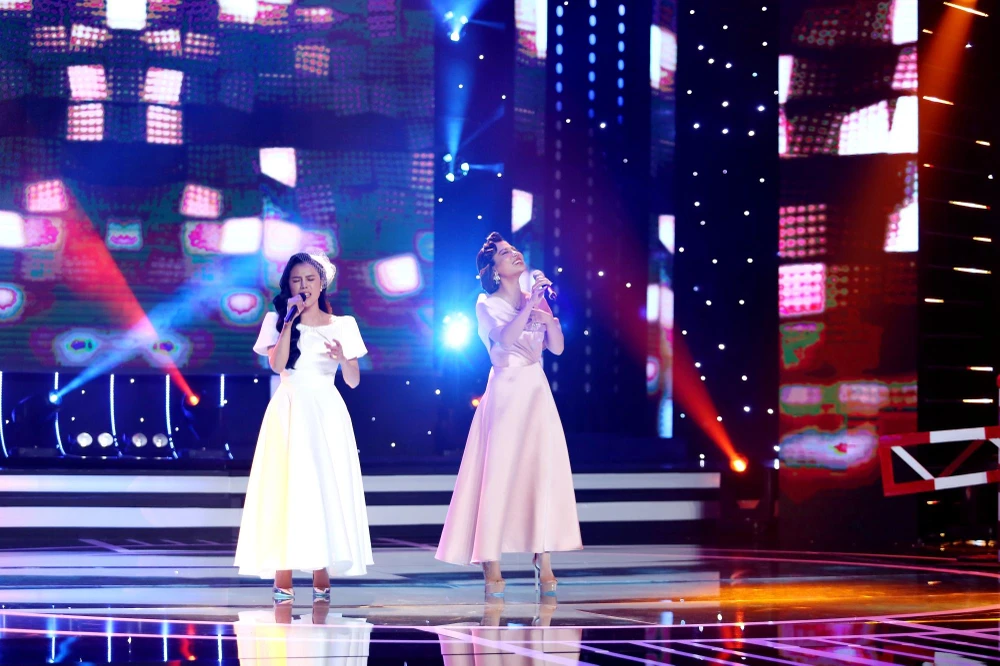 Phượng Vũ và Hồng Gấm với phần thi của mình. Phượng Vũ và Hồng Gấm với phần thi của mình.