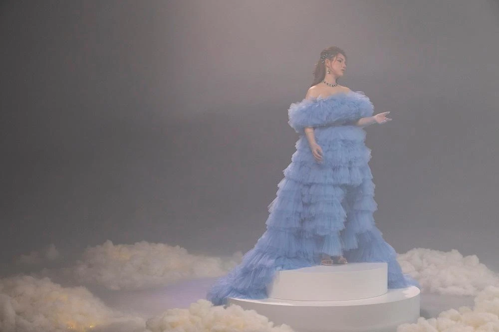 Myra Trần trong MV Tình yêu đến sau. Ảnh: Nhân vật cung cấp