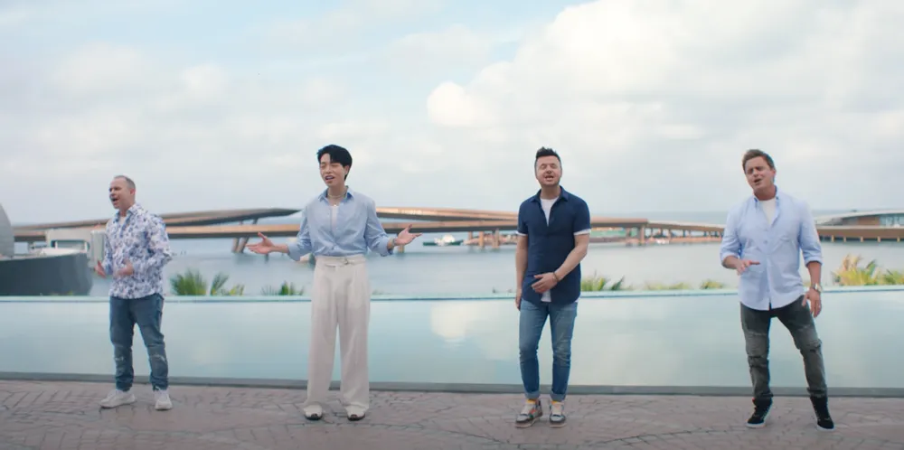 Hình ảnh trong MV I Do - 911 kết hợp cùng Đức Phúc được đăng tải trên kênh YouTube chính thức của nhóm nhạc huyền thoại.