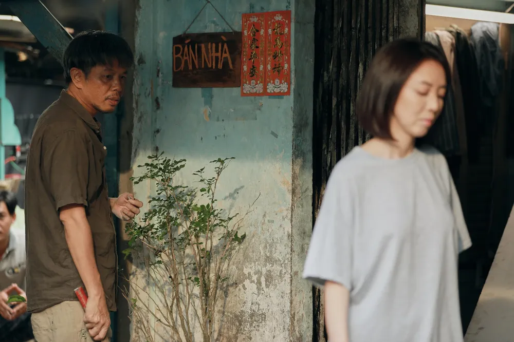 Thái Hòa và Thu Trang tung hứng trong Chuyện xóm tui - Con Nhót mót Chồng.