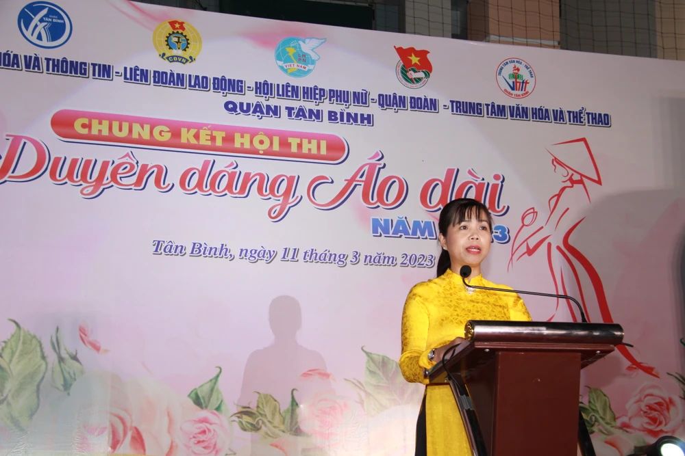 Phó Chủ tịch UBND quận Lê Thị Thu Sương phát biểu tại Chung kết Hội thi.