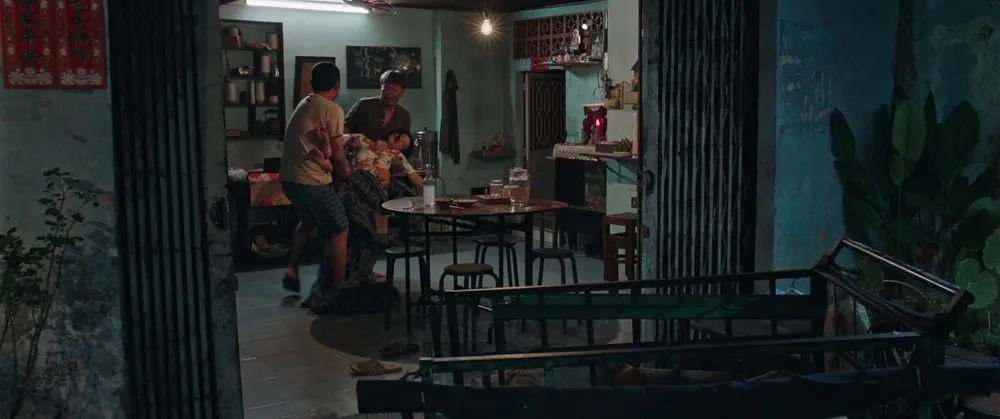 Mạnh (Tiến Luật) xuất hiện bí ẩn.