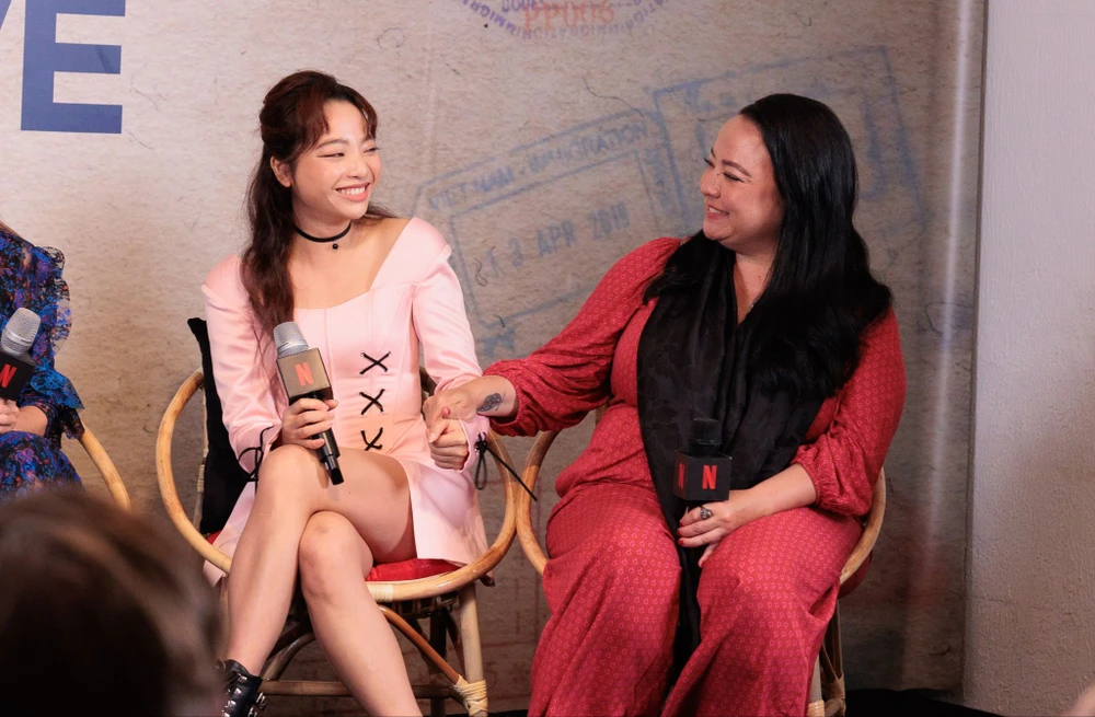 Từ trái qua phải: Quinn Trúc Trần và biên kịch Eirene Trần Donohue.