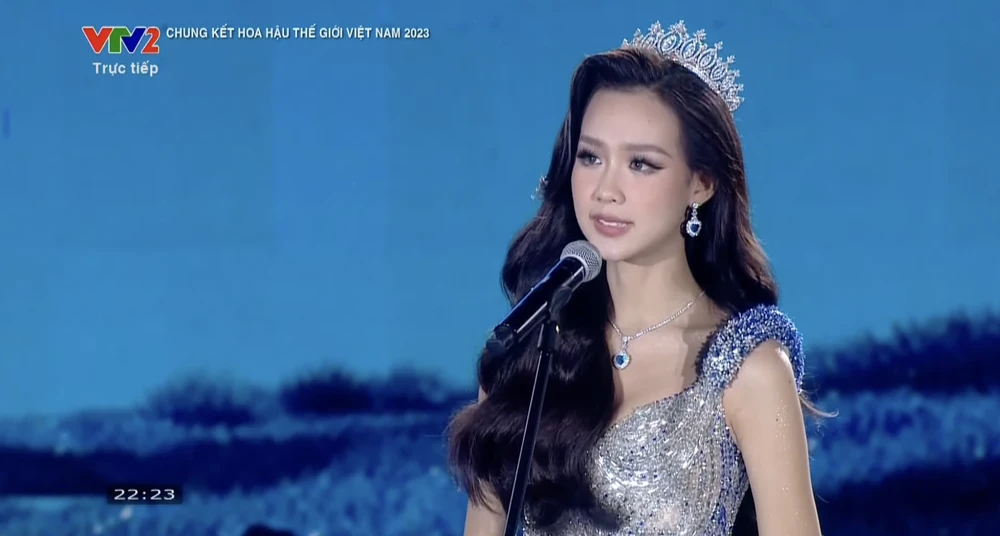 Bảo Ngọc xúc động phát biểu trong đêm Chung kết Miss World Vietnam 2023.