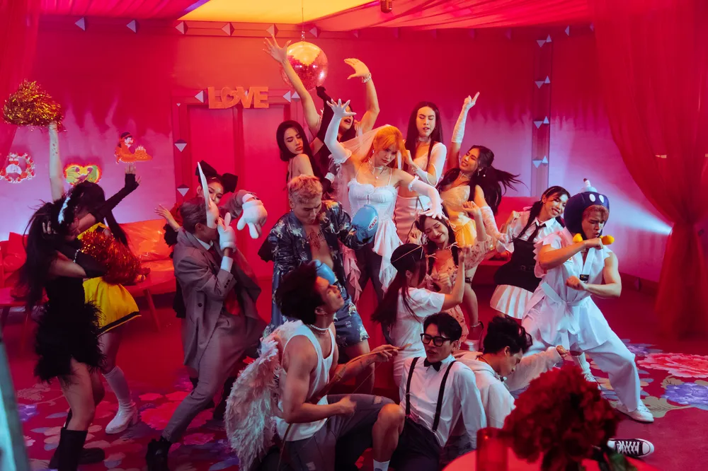 Sản phẩm âm nhạc mới của ca sĩ có sự tham gia nhiều Tiktoker nổi tiếng.