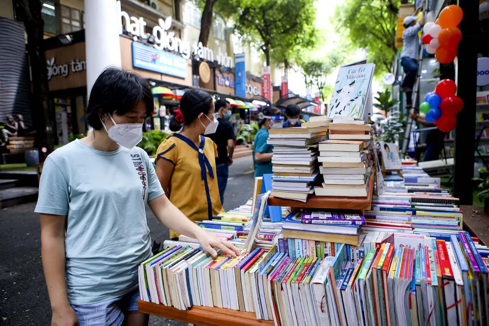 Mở cửa đường sách TP.HCM: Cuộc sống đang dần bình thường trở lại ảnh 4