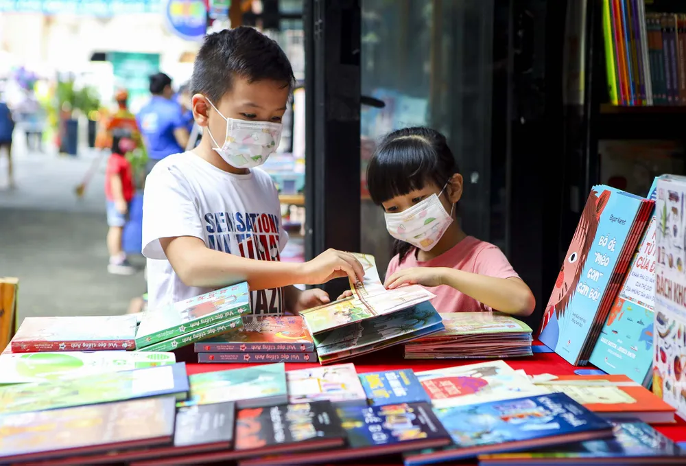 Mở cửa đường sách TP.HCM: Cuộc sống đang dần bình thường trở lại ảnh 5