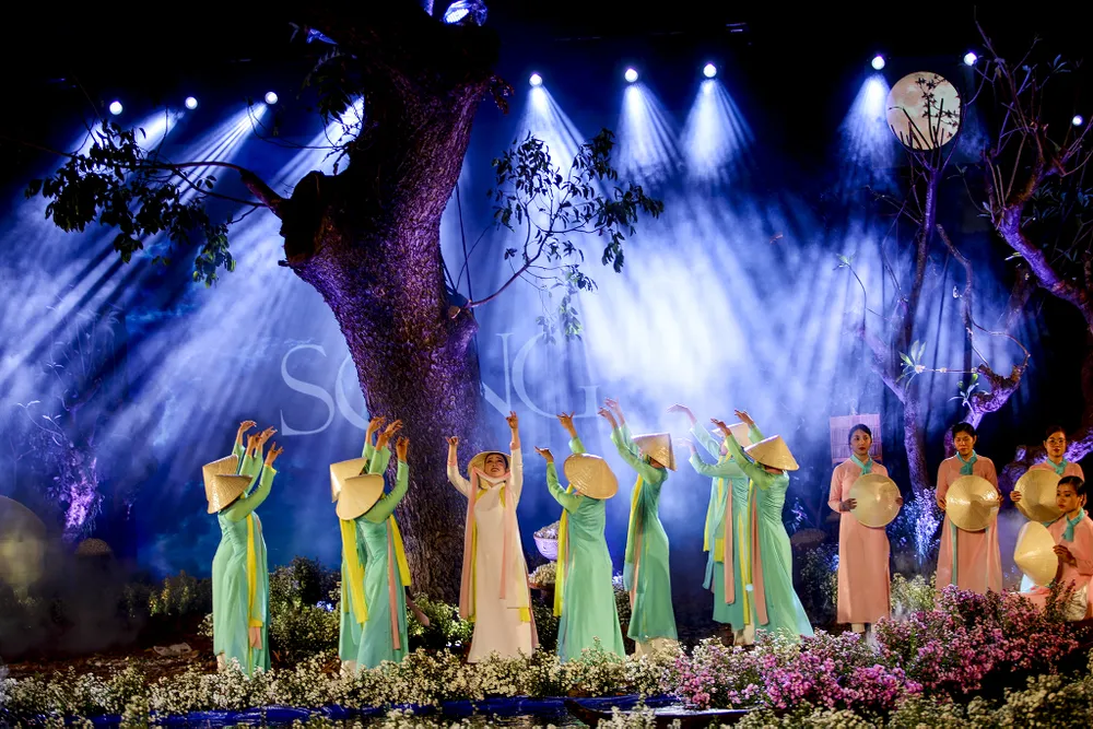 Lễ cưới xúc động của y bác sĩ tuyến đầu chống dịch ảnh 4