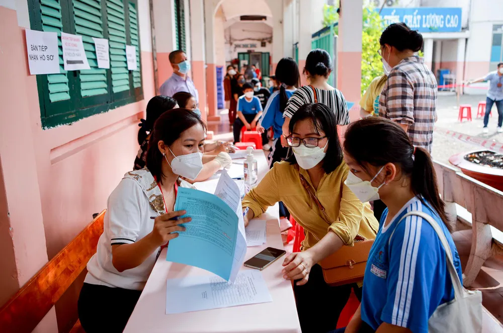 Sáng nay 16-4, TP.HCM đồng loạt triển khai 109 điểm tiêm vắc xin ngừa COVID-19 cho học sinh khối lớp 6. Sáng nay 16-4, TP.HCM đồng loạt triển khai 109 điểm tiêm vắc xin ngừa COVID-19 cho học sinh khối lớp 6.