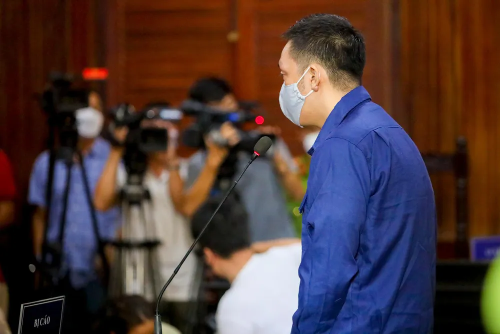 Tiếp đó là bị cáo Thái trình bày có vợ đã ly dị có hai con. Hai bị cáo không có ý kiến gì về việc đưa vụ án ra xét xử ngày hôm nay.