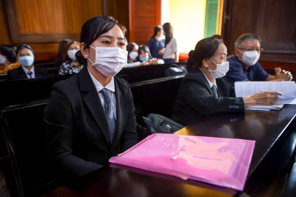 Luật sư Nguyễn Ngọc Trâm bào chữa cho bị cáo Trang. Hai luật sư Phạm Thị Ngọt và bà Võ Thị Xuân Thùy là luật sư của bị cáo Thái.