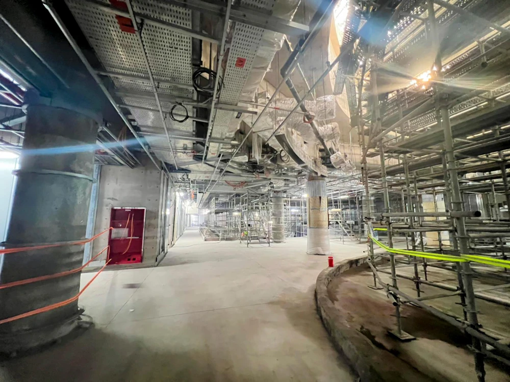 Bên trong nhà ga Bến Thành.