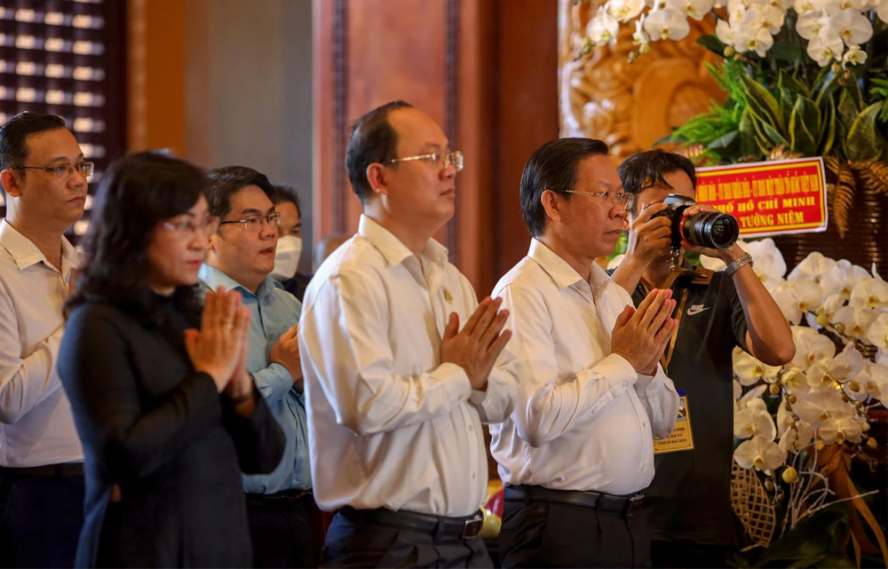 Đến tham dự buổi lễ có ông Phan Văn Mãi, Chủ tịch UBND TP.HCM; ông Nguyễn Hồ Hải, Phó Bí thư Thành ủy TP.HCM; bà Phan Thị Thắng, Phó Chủ tịch UBND TP.HCM cùng lãnh đạo Ủy ban Mặt trận Tổ quốc Việt Nam TP.HCM, đại diện Ban Trị sự Giáo hội Phật giáo Việt Nam TP.HCM.