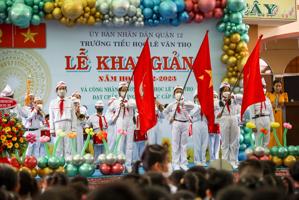 Trong không khí hân hoan chào đón năm học mới, nhà trường có nhiều tiết mục văn nghệ ôn lại kỷ niệm của một năm học đã qua với nhiều biến động do dịch bệnh COVID-19. Trong không khí hân hoan chào đón năm học mới, nhà trường có nhiều tiết mục văn nghệ ôn lại kỷ niệm của một năm học đã qua với nhiều biến động do dịch bệnh COVID-19.