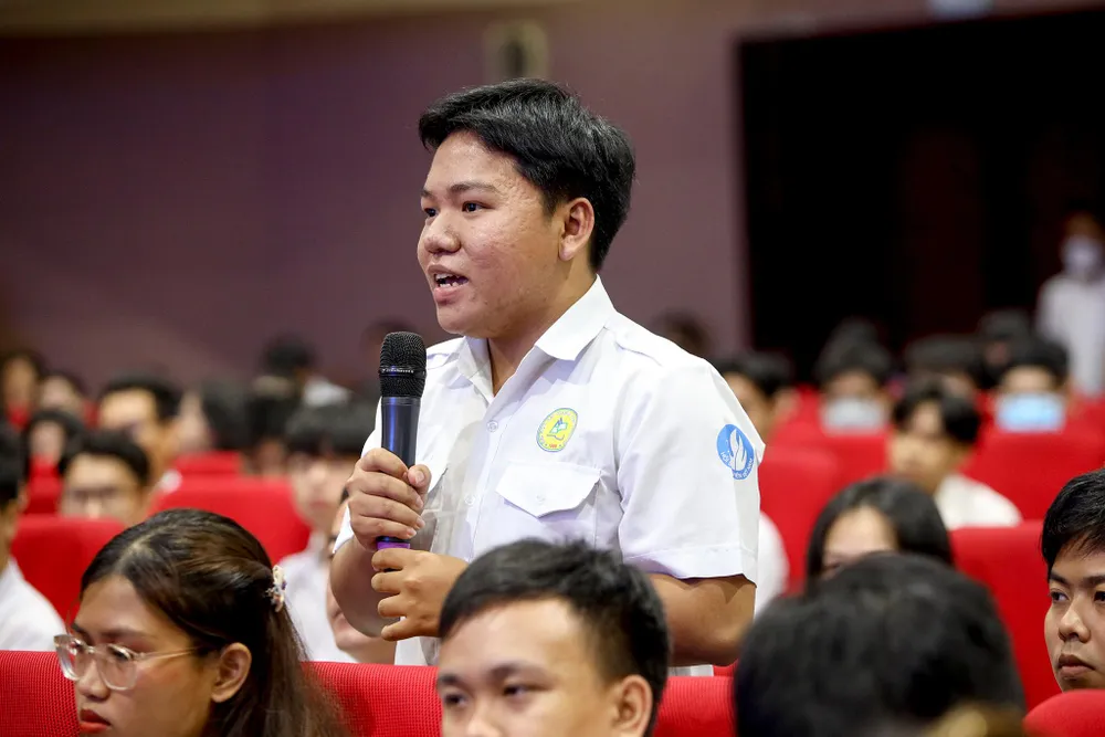 Sinh viên trường ĐH An Giang (ĐHQG TP.HCM) đặt câu hỏi gửi đến chủ tịch nước.